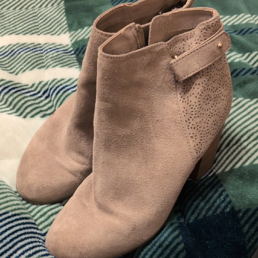 LC Lauren Conrad Suede Tan Ankle Booties